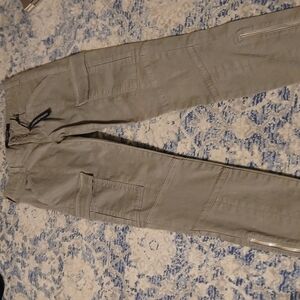Stylish Cargo Pants in Olive Green